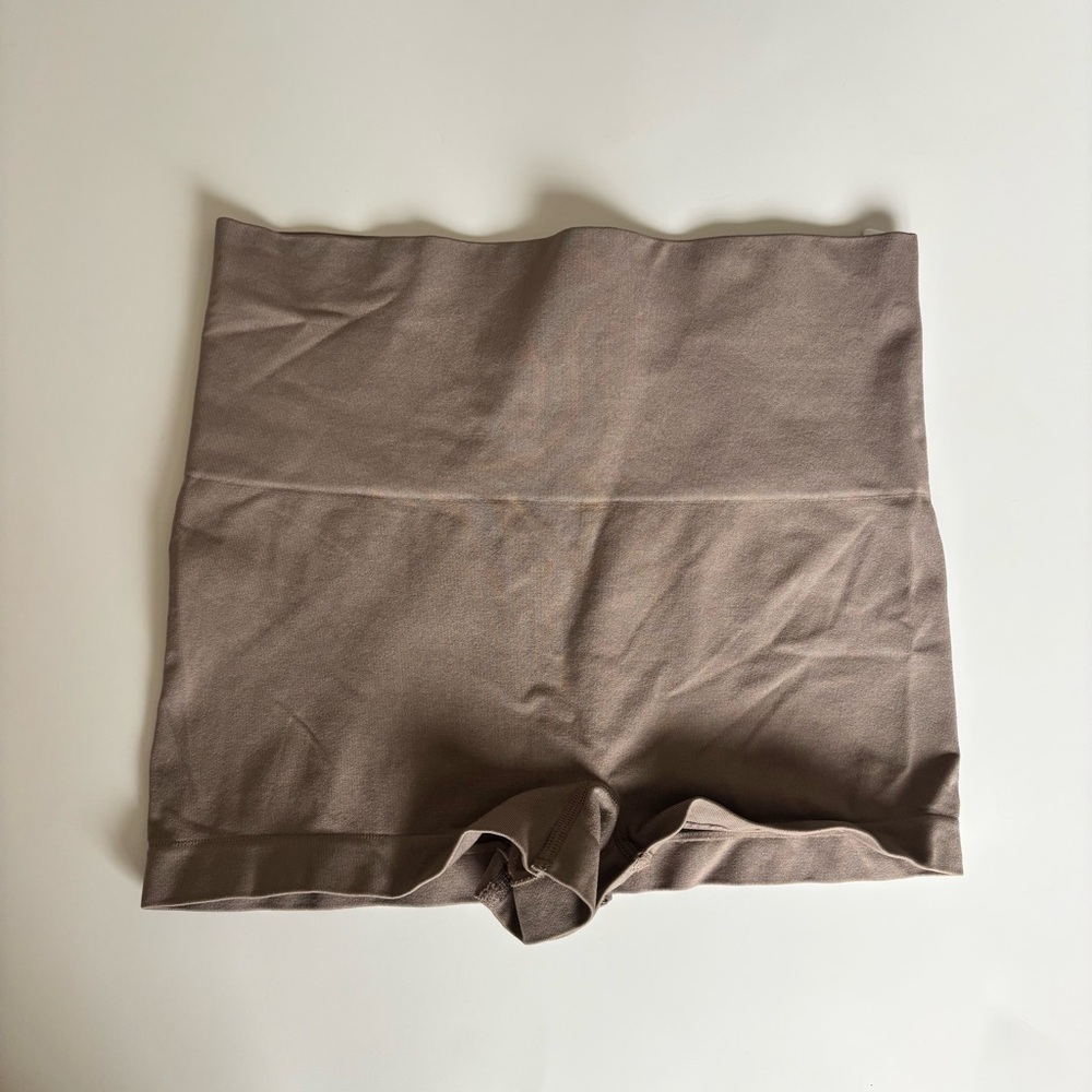 SPANX Everyday Shaping Boyshort Mocha